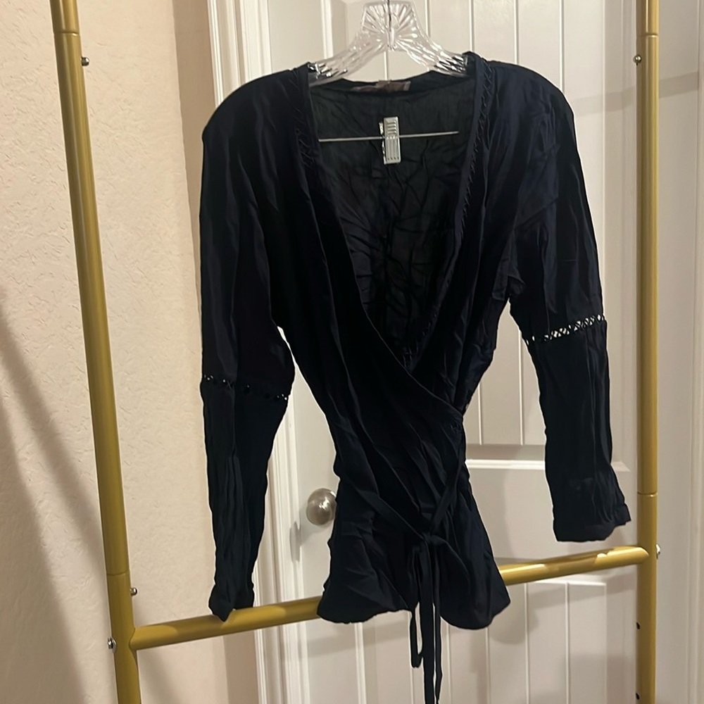 Navy blue loft wrap, top with lace embroidery